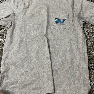 Gray vineyard vines T-shirt